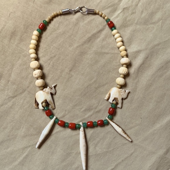 Vintage Ivory/Jade-Coral Elephant necklace. Great condition! 14” long - Picture 3 of 5